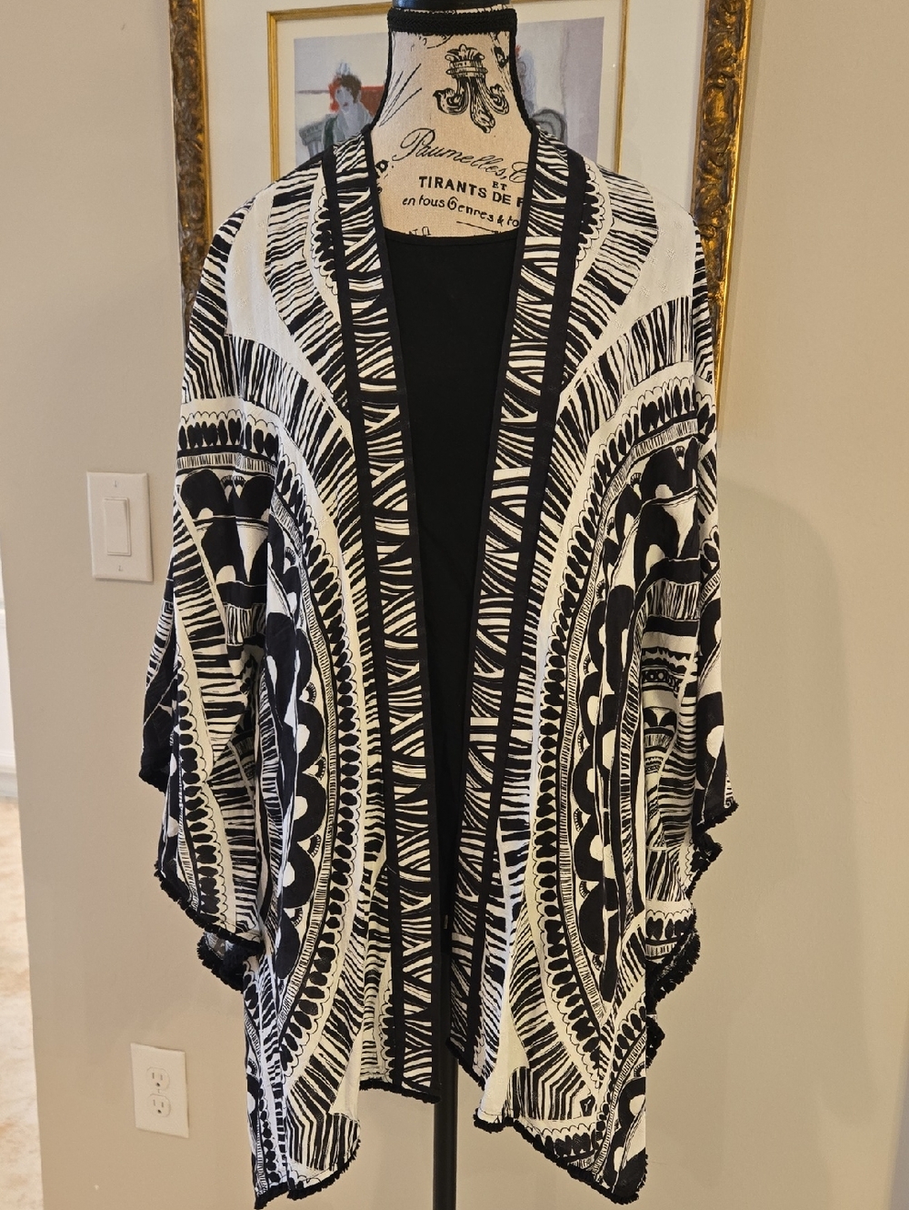 Trina Turk Black and White Patterned Fabric Label Kimono